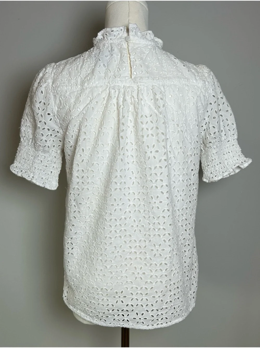 J. Crew White Eyelet Ruffle Neck Puff Sleeve Top size XS cottagecore top